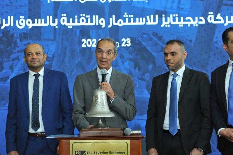 وزير الاتصالات ورئيس البورصة يشهدان انتقال شركة مقيدة للسوق الرئيسي