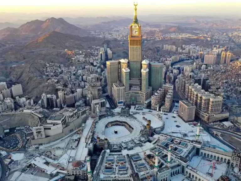 الداخلية السعودية: غرامة مالية تصل لـ 20 ألف ريال لمن يُضبط مؤديًا أو محاولًا أداء الحج دون تصريح