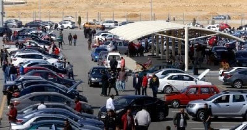وزارة التجارة تنفي صدور قرار بوقف الإفراج عن السيارات الواردة من الخارج