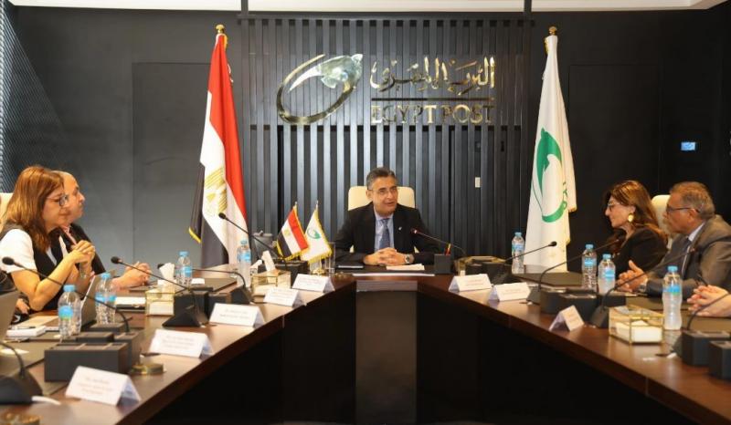 رئيس البريد المصري يلتقي ممثلي غرفة التجارة الأمريكية.. وكبرى شركات البريد السريع