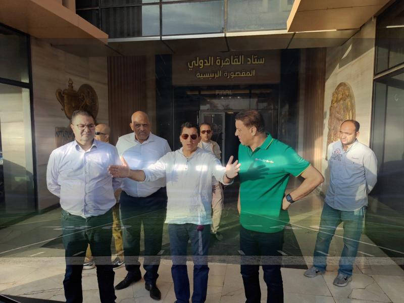 وزير الرياضة يطمئن على استعدادات استاد القاهرة لمباراة الأهلي والترجي