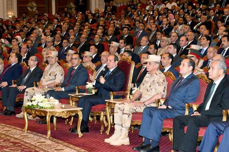 متحدث الرئاسة ينشر صور افتتاح الرئيس السيسي المشروعات التنموية بجنوب الوادي
