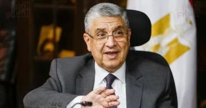 وزير الكهرباء يوجه بتكثيف حملات ضبط سارقى التيار