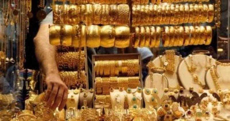 أسعار الذهب تواصل التراجع.. وعيار 21 يسجل 3100 جنيه للجرام