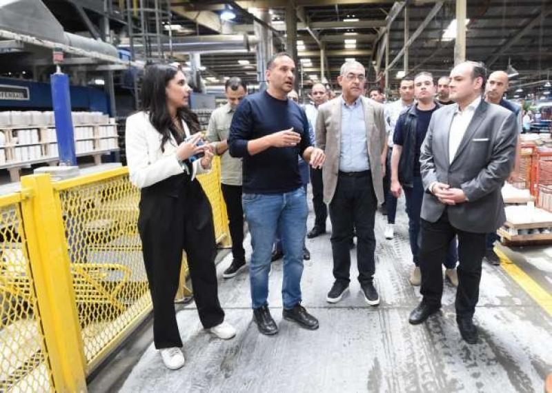 وزير التجارة: توفير احتياجات السوق المحلية من البورسلين