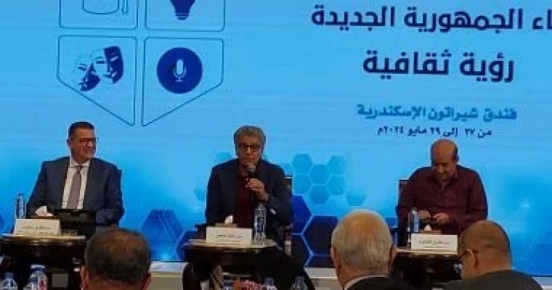 طارق الشناوى: فيلم ”رفعت عينى للسماء” يدعو للفخر بفتيات صعيد مصر