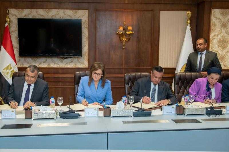 3 وزراء يوقعون عقود تنفيذ مصنع تدوير المخلفات الصلبة البلدية بالجيزة بتكلفة 495 مليون جنيه