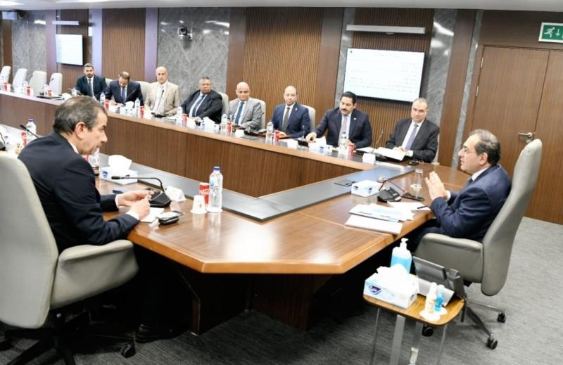 وزير البترول يتابع مشروعات توصيل الغاز الطبيعي للمنازل ونشاط تحويل السيارات للغاز