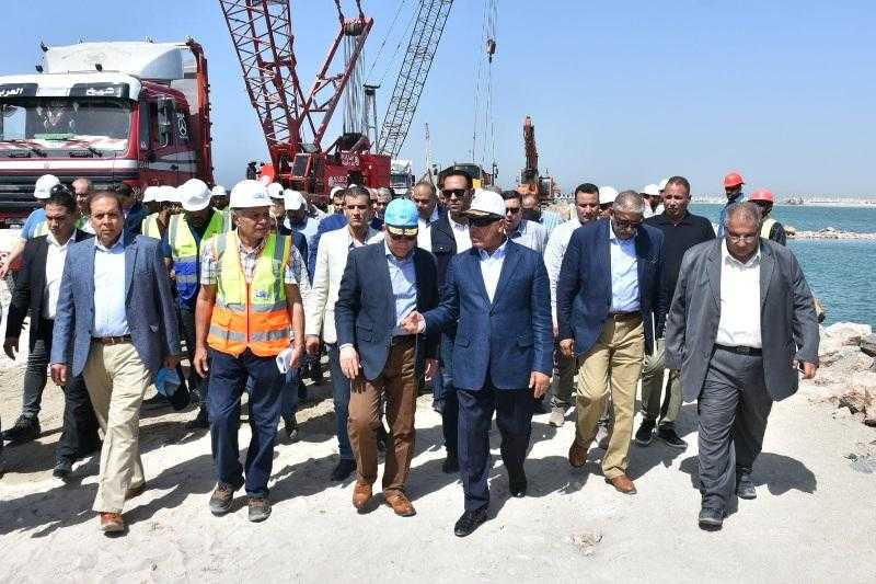 وزير النقل: مجهود عملاق يبذله العاملون بمحطة تحيا مصر في ميناء الإسكندرية