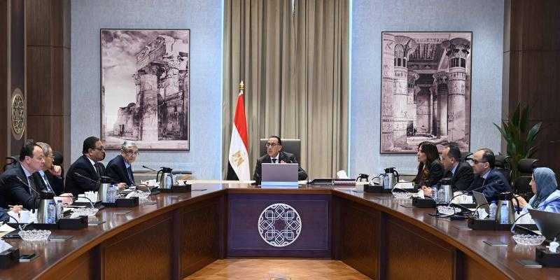 رئيس الوزراء يتابع مع وزير الكهرباء خطط الوزارة لتطوير ورفع كفاءة الشبكات
