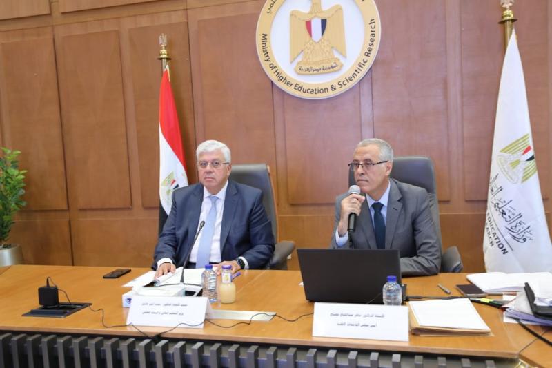 وزير التعليم العالي يثمن الاهتمام والدعم الكبير المقدم من القيادة السياسية للجامعات الأهلية