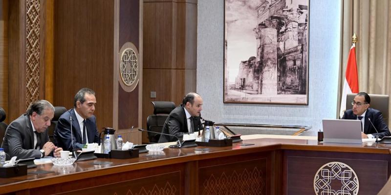 رئيس الوزراء يلتقي أعضاء المجلس التصديري وغرف الصناعات الكيماوية
