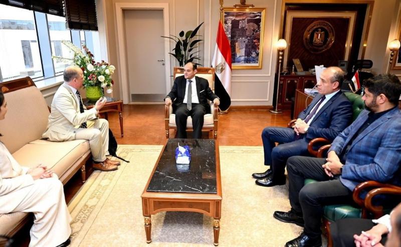 وزير التجارة والصناعة يبحث مع وفد شركة كرافت هاينز استثمارات الشركة.. جاوزت 50 مليون دولار