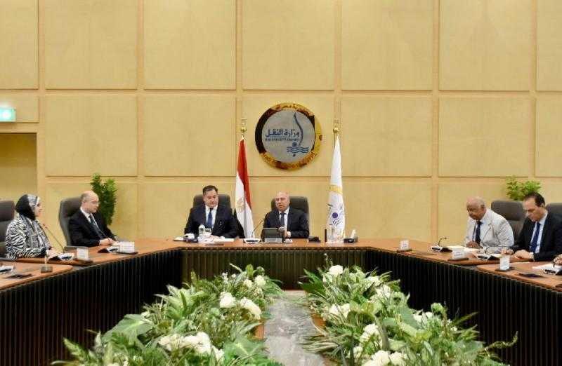 وزير النقل: متابعة جدول تصنيع وتوريد بقية صفقة الـ1350 عربة سكة حديد مع المجر