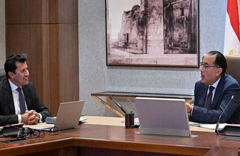 رئيس الوزراء يتابع مع وزير الشباب عددا من ملفات العمل