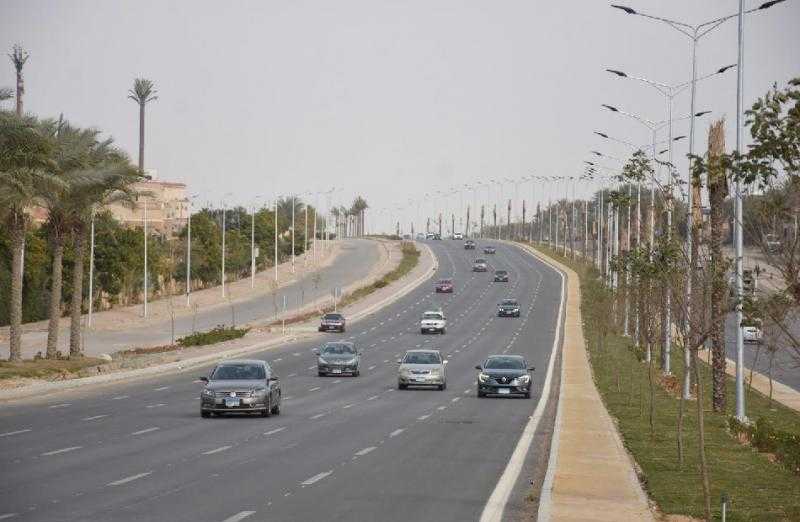 وزير الإسكان يتابع موقف مشروعات الطرق والمحاور الجاري تنفيذها بمدينة القاهرة الجديدة
