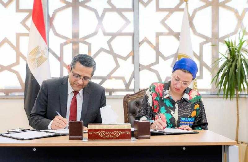 توقيع بروتوكول تعاون بين وزارة البيئة ونقابة الصحفيين لرفع الوعي البيئى بالقضايا البيئية المختلفة | صور
