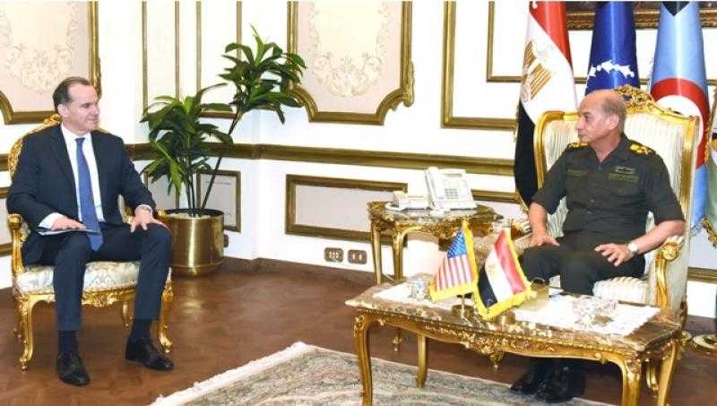 القائد العام للقوات المسلحة يلتقي منسق الشرق الأوسط وشمال إفريقيا لمجلس الأمن القومي الأمريكي