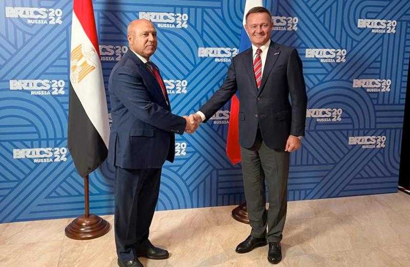 وزير النقل يعقد لقاءات مع نظيريه في الإمارات وروسيا لبحث توطين صناعة النقل في مصر|صور