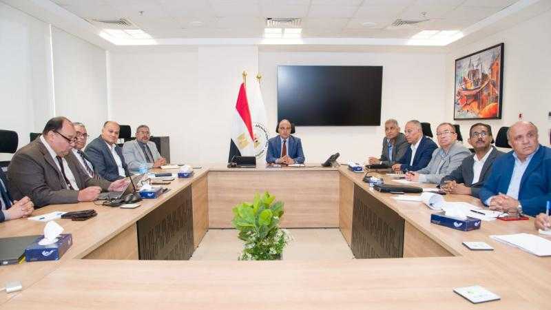 وزير الري: وضع إستراتيجية للتحول من الغمر إلى الري الحديث في البساتين ومزارع قصب السكر بالصعيد