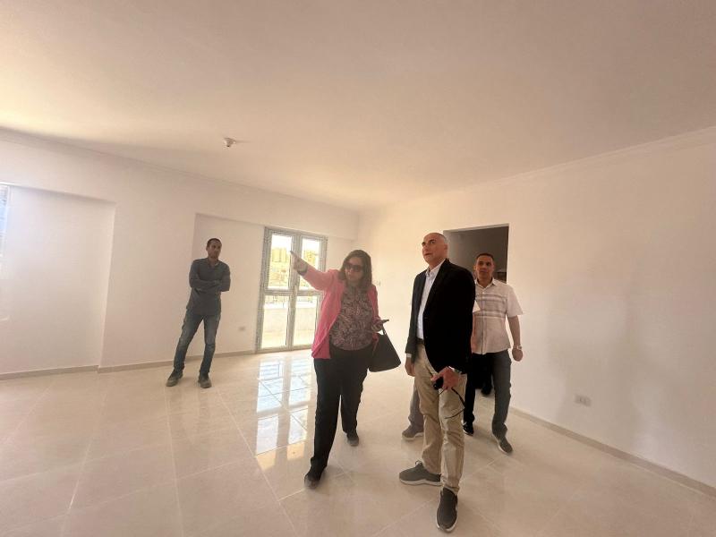 مسئولو ” الإسكان ” يتابعون موقف تنفيذ وحدات المبادرة الرئاسية ”سكن لكل المصريين” بحدائق العاصمة