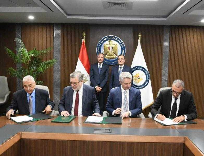 وزير البترول يوقع اتفاقية تأسيس شركة جديدة لتعظيم القيمة المضافة لخامات الفوسفات المنخفض
