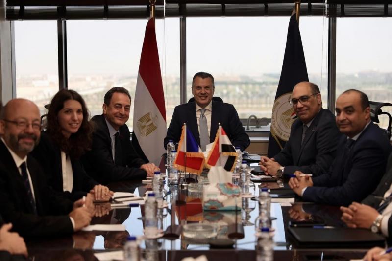 وزير السياحة يبحث مع سفير فرنسا سبل التعاون المشترك
