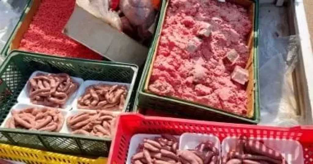 ضبط نصف طن لحم مفروم فاسدة في حملات بأسواق الدقهلية