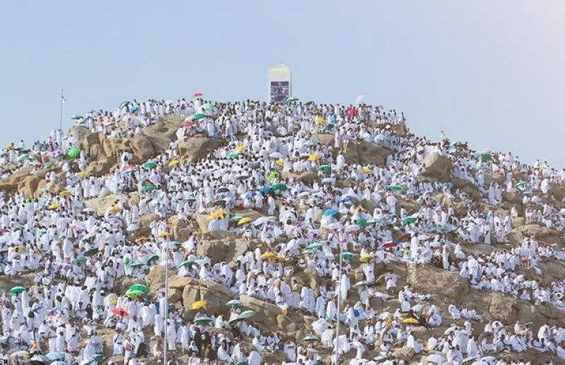 وزير السياحة يطمئن على أحوال الحجاج ويتأكد من نفيرهم إلى المزدلفة بكل سهولة