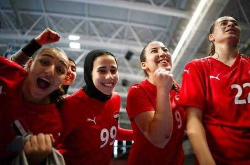 وزير الرياضة يهنئ سيدات اليد على التأهل للدور الرئيسي في بطولة العالم