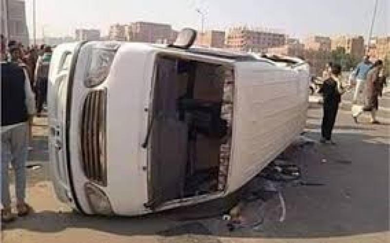 إصابة 6 أشخاص في انقلاب ميكروباص بالطريق الإقليمي