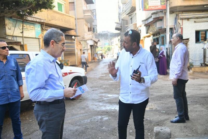 محافظ الغربية يتفقد الطرق والشوارع المقترح رصفها بالخطة الجديدة فى سمنود
