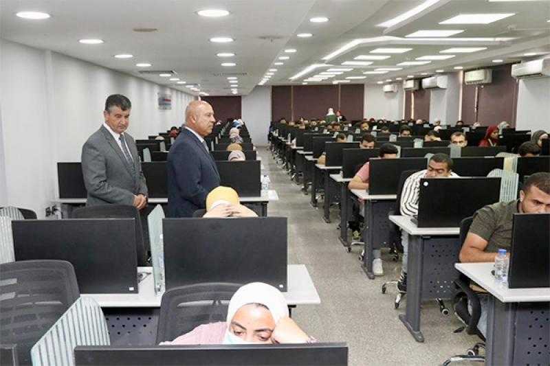 وزير النقل يتفقد أعمال امتحان المتقدمين لمسابقة شغل وظائف مهندسين ومحاسبين بالهيئة القومية للأنفاق