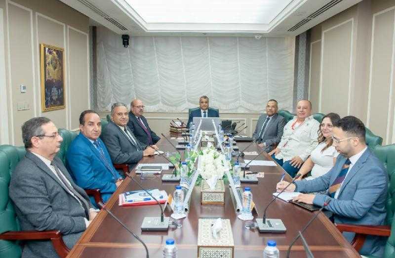 وزير الدولة للإنتاج الحربي يستقبل ممثلي شركة ”بابيريوس”