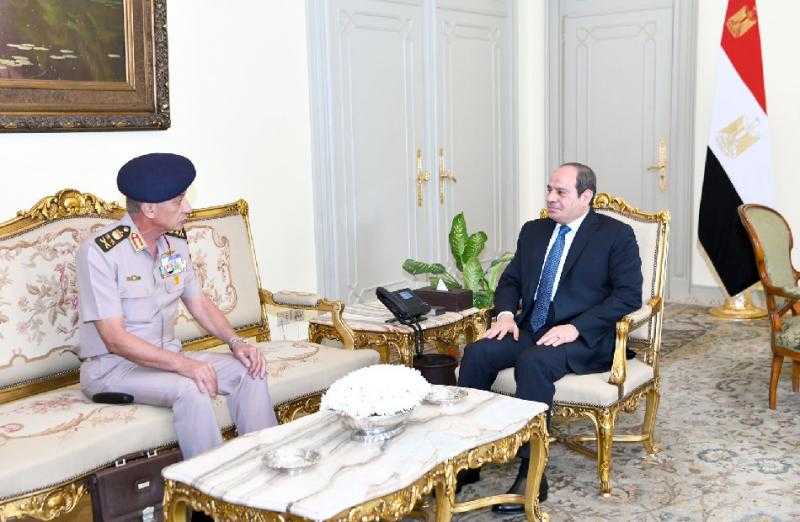 الرئيس السيسي يستقبل وزير الدفاع والإنتاج الحربي.. فيديو