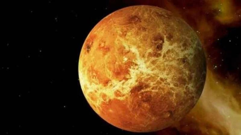 في ظاهرة تراها بالعين المجردة.. شاهدوا اقتران «مرسال الآلهة» مع «ألمع نجم في برج الجوزاء»