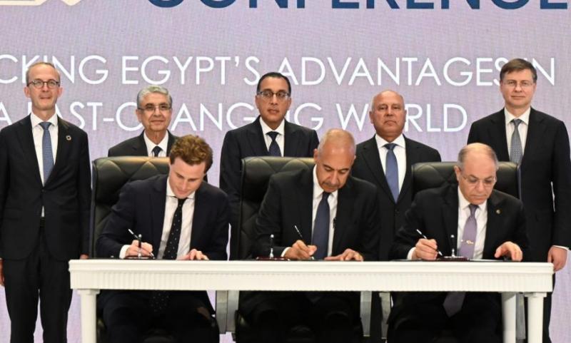 مدبولي يشهد توقيع اتفاقية مشروع إنتاج الهيدروجين الأخضر ومشتقاته والأمونيا الخضراء بمنطقة جرجوب