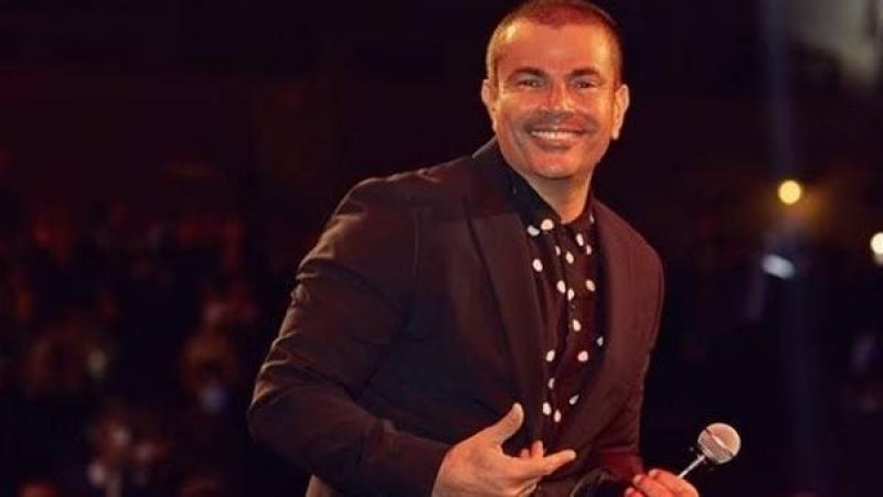 بسبب حشرة.. يحيى الموجي: ضربت عمرو دياب على ضهره بإحدى الحفلات