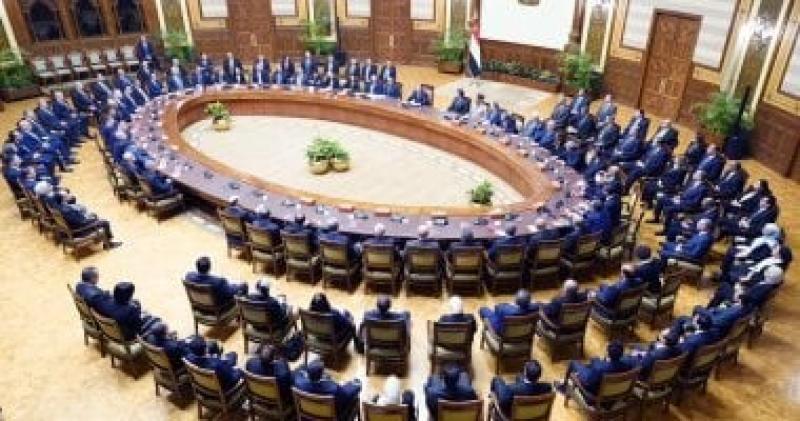 الرئيس للحكومة الجديدة: الأولوية للتخفيف على المواطنين وتحقيق طفرة بالخدمات