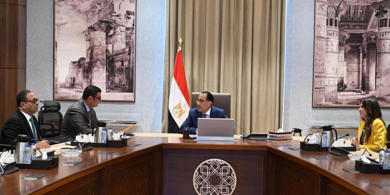 مدبولي لوزير الاسكان: تكليفات محددة من الرئيس لسرعة إنهاء المشروعات السكنية الكبرى