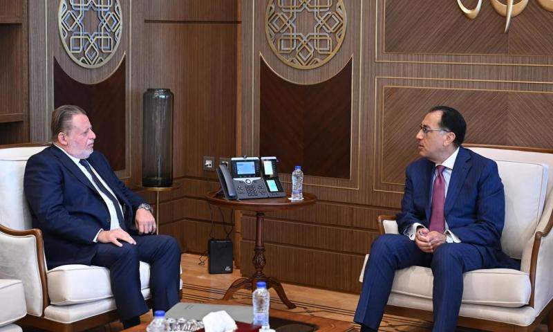 رئيس الوزراء لـ محافظ البنك المركزي: نستهدف زيادة الحصيلة الدولارية من مصادر الدخل المختلفة