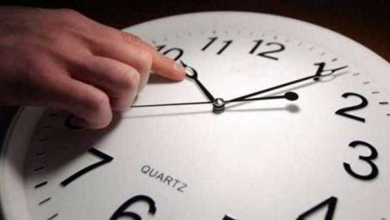 الحكومة تحسم جدل إلغاء التوقيت الصيفي بدءا من اليوم