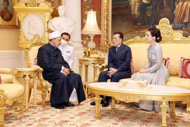 ملك تايلاند يستقبل الإمام الطيب ويشيد بجهود الأزهر في نشر وتعزيز قيم الحوار والتسامح والتعايش المشترك |صور