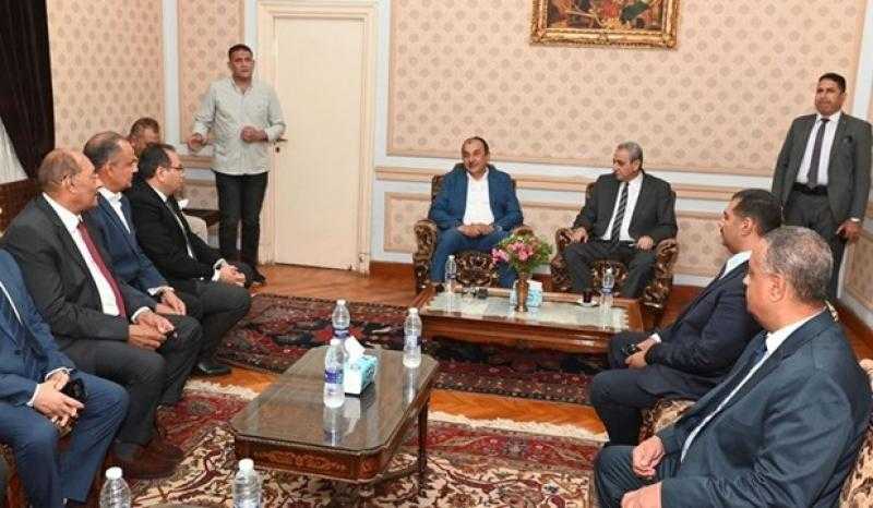 وزير قطاع الأعمال العام يناقش أعمال تطوير ”غزل المحلة” مع نواب ومحافظ الغربية