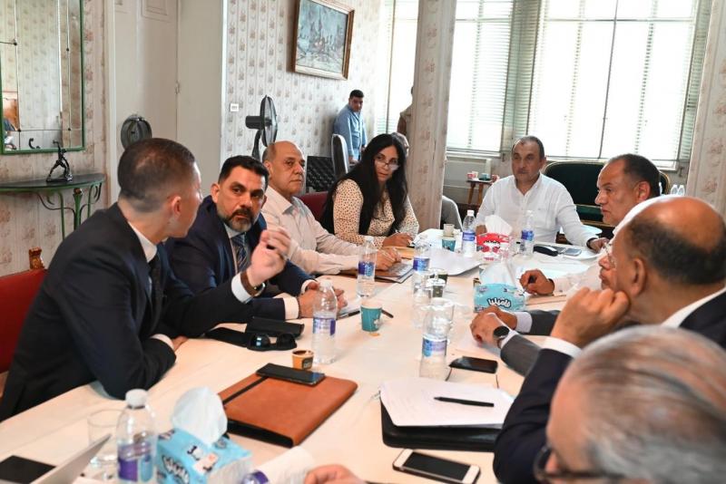 المهندس محمد شيمي يستعرض الموقف التنفيذي للمشروع القومي لتطوير صناعة الغزل والنسيج