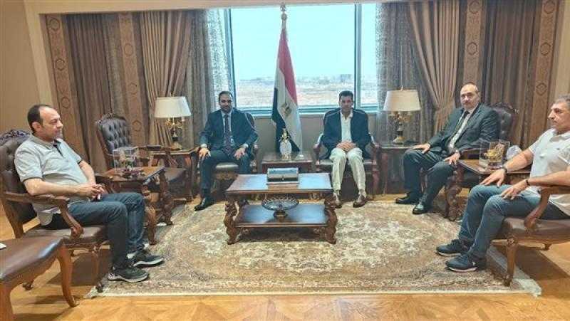 وزير الشباب والرياضة يتابع مستجدات إطلاق أول مدرسة رياضية دولية بمواصفات عالمية