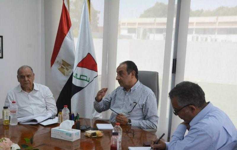 وزير قطاع الأعمال العام يجتمع بالأعضاء المنتدبين لشركات القابضة للصناعات المعدنية