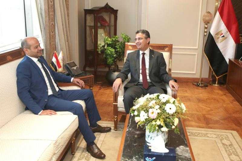 وزير التموين يستقبل رئيس البورصة المصرية ويبحثان تنشيط البورصة السلعية