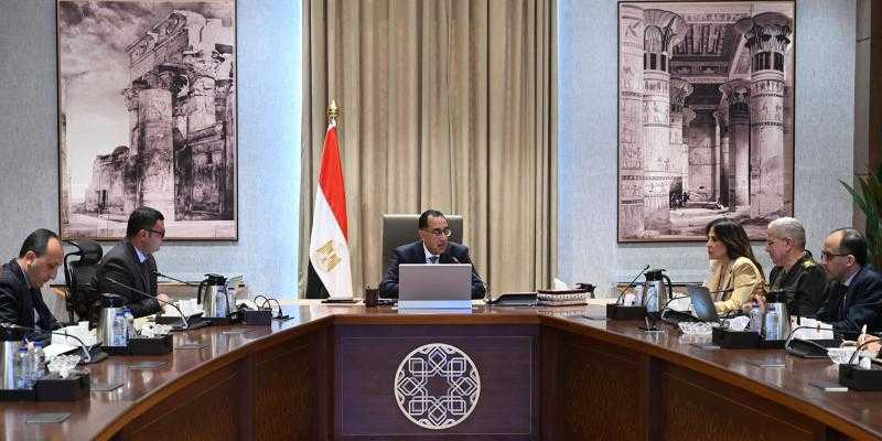 رئيس الوزراء يتابع موقف المشروعات المُنفذة بالتعاون بين وزارة الإسكان والهيئة الهندسية
