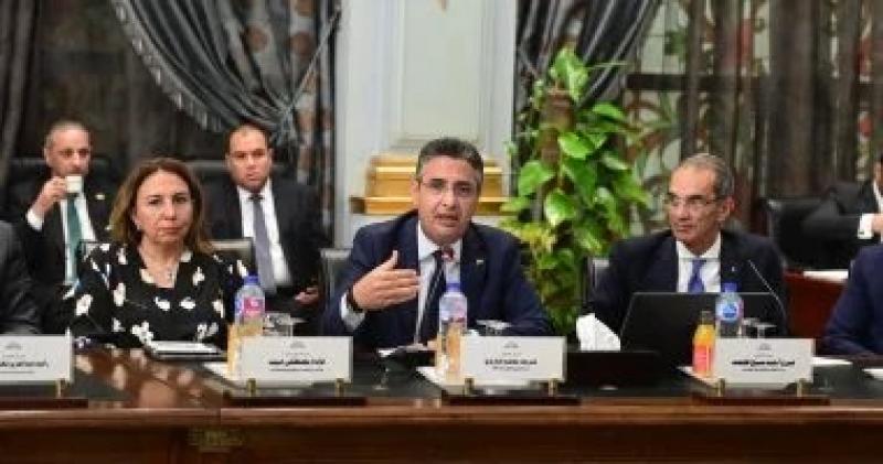 وزير التموين: تأسيس شركة لتوطين صناعة الصوامع محليًا وربطها بالسكك الحديدية